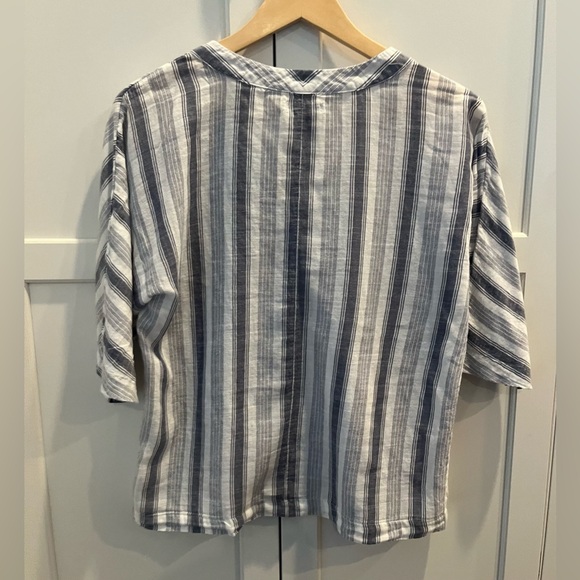 Gap women lightweight cotton v-neck top size S striped made in India - Picture 4 of 6